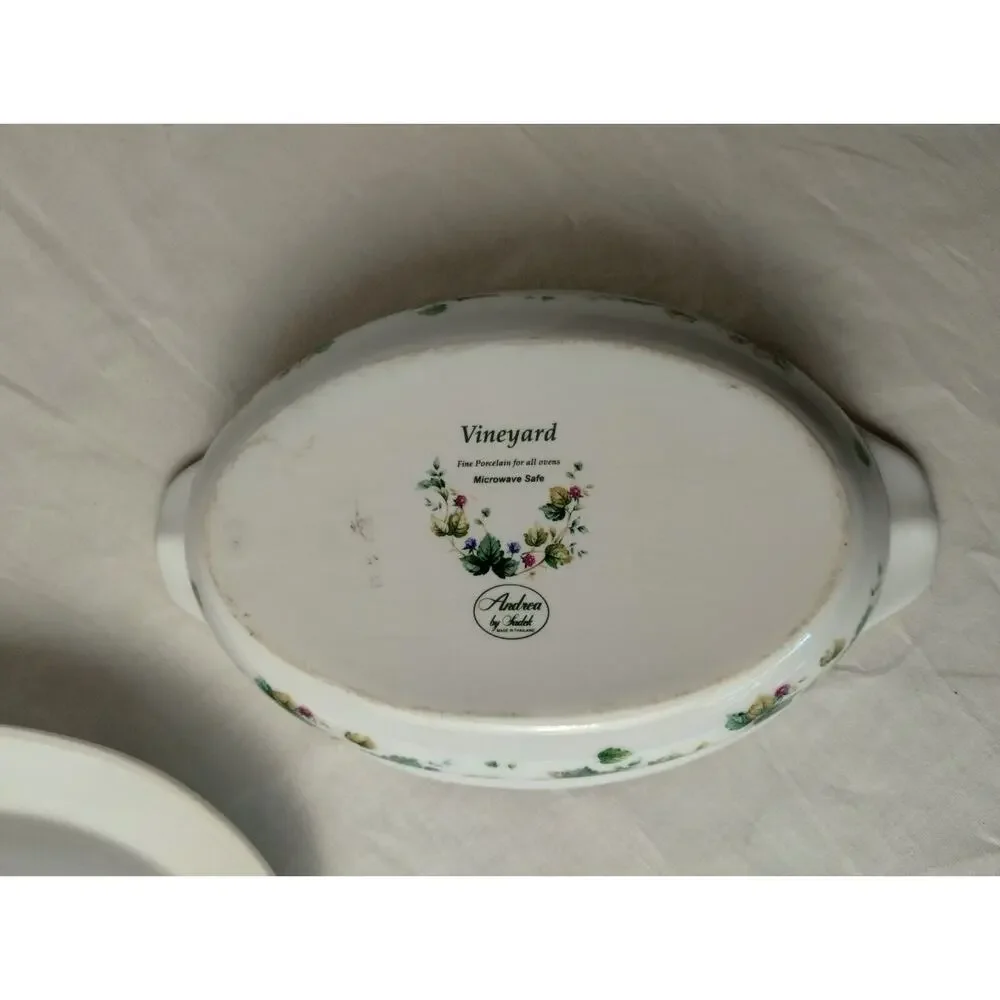 Andrea by Sadek Casserole Dish with Lid - Green Ivy Berries Gold Trim - Vineyard